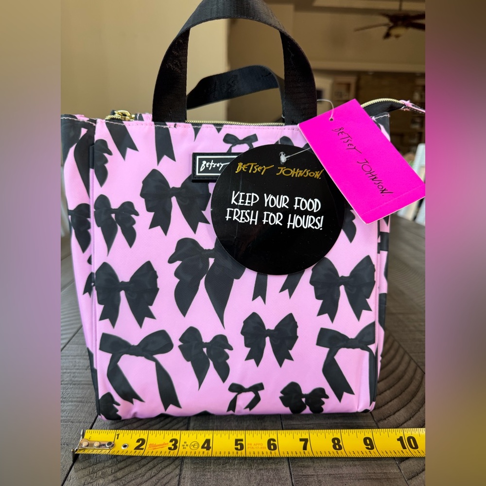 Betsey Johnson Insulted Lunch Tote - Bag Pink & Black Bow (NWT) - Picture 9 of 10